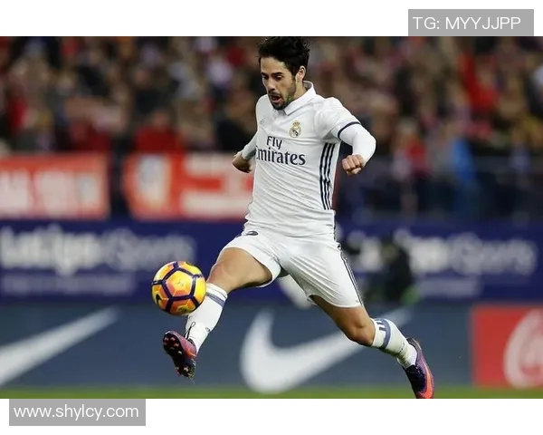 足球明星的独特花式踢球姿势展现技巧与魅力的完美结合